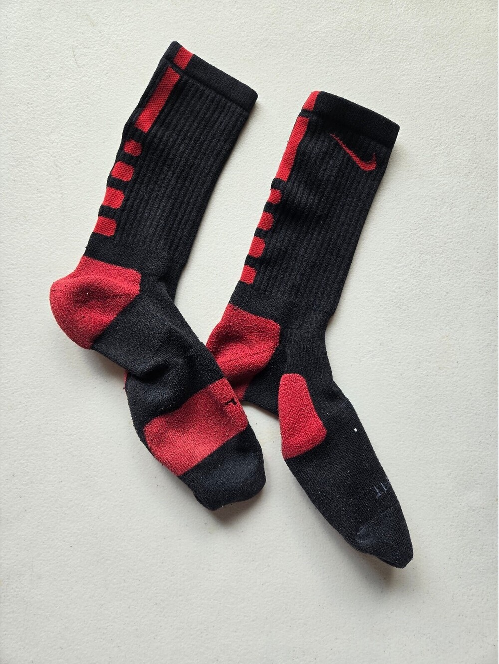 Nike Dri-FIT Basketball Crew Socks Black Red Cushioned Performance